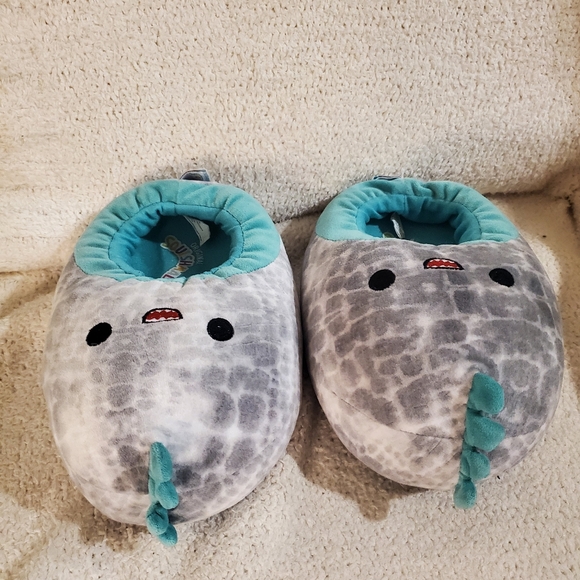 Kids Squishmallows Slippers Size 4-5 - Picture 2 of 9